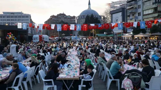 Kocaeli'de her gün 3 bin kişiye iftar veriliyor