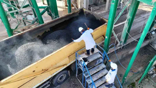 Saatte 240 ton asfalt üretiyor