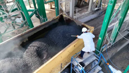 Saatte 240 ton asfalt üretiyor