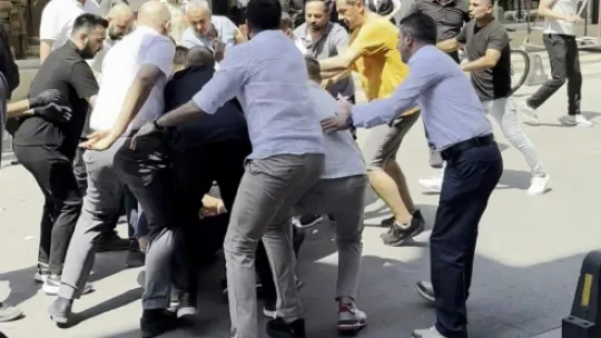 Cadde ortası bir anda boks ringine döndü