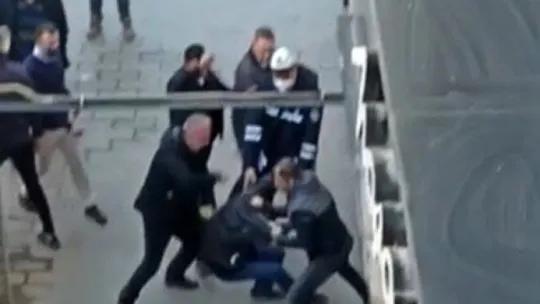 Cadde ortasında dayak yemişti: Olayı gören vatandaş o anları anlattı: