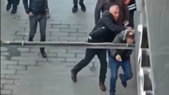 Cadde ortasında dayak yemişti: Olayı gören vatandaş o anları anlattı: