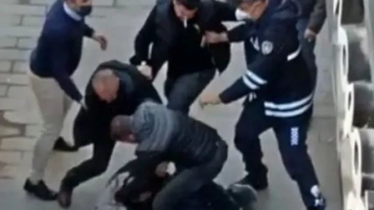 Cadde ortasında dayak yemişti: Olayı gören vatandaş o anları anlattı: