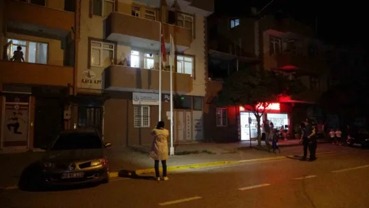 Cadde ortasında kadını tabancayla vurarak öldürdü, ardından kafasına sıktı