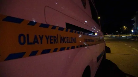 Cadde ortasında kadını tabancayla vurarak öldürdü, ardından kafasına sıktı