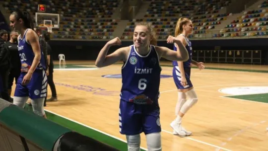 Çağlanur Uzundurukan ile İzmit Belediyespor yolları ayırdı