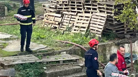 Çakmağı doldururken hem kendini hem de evi yaktı