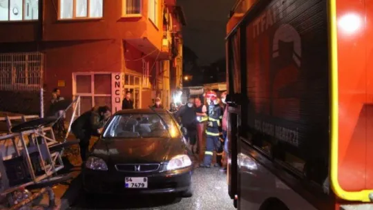Çakmak gazı patladı, ev yandı: 2 yaralı!