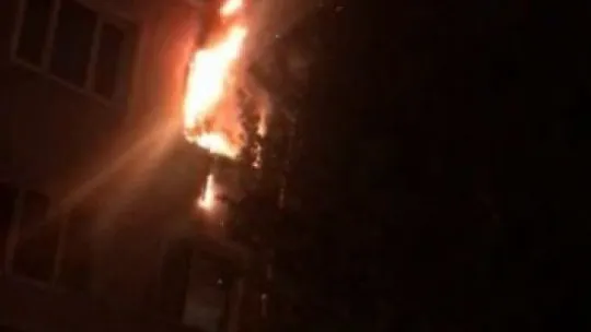 Çakmak gazı patladı, ev yandı: 2 yaralı!