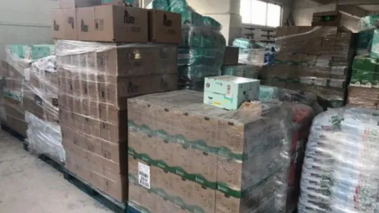 Çaldıkları 2 milyonluk temizlik malzemesi ile yakalandılar!