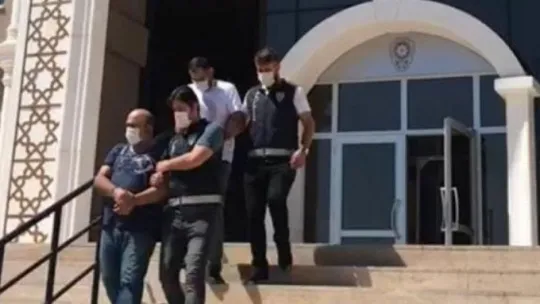Çaldıkları 2 milyonluk temizlik malzemesi ile yakalandılar!