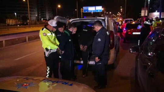Çalıntı araçla kaçan şahıs kovalamaca sonucu yakalandı
