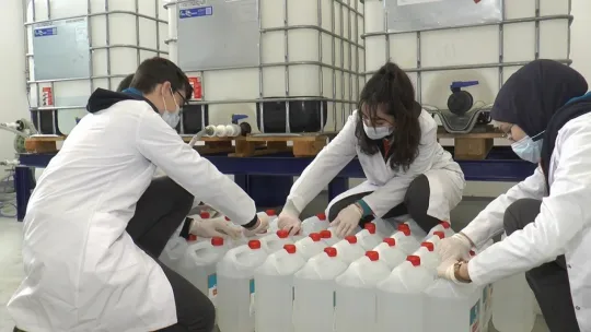 Çalışanlar fabrika işçileri değil, lise öğrencileri!