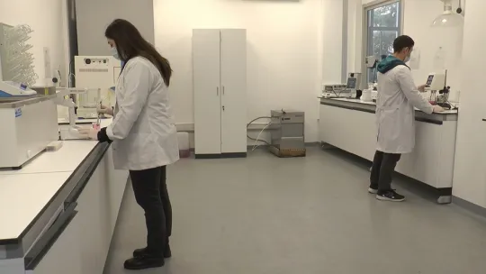 Çalışanlar fabrika işçileri değil, lise öğrencileri!