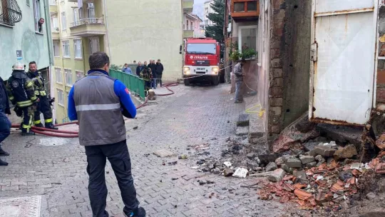 İzmit'te doğal gaz borusu patladı: Alevler eve sıçradı