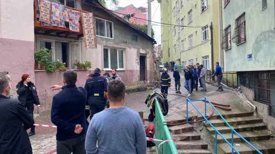 İzmit'te doğal gaz borusu patladı: Alevler eve sıçradı