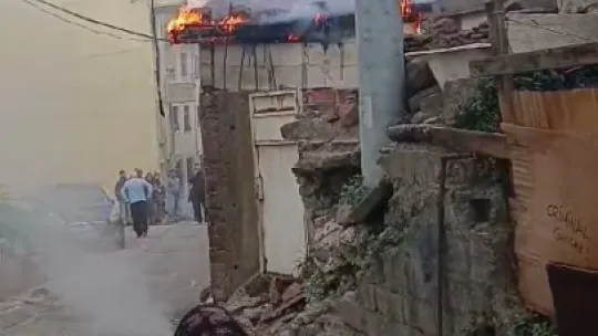 İzmit'te doğal gaz borusu patladı: Alevler eve sıçradı