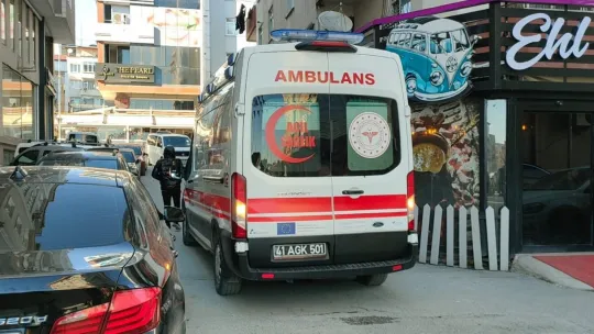 Cam silerken 4 metre yükseklikten düşen kadın yaralandı