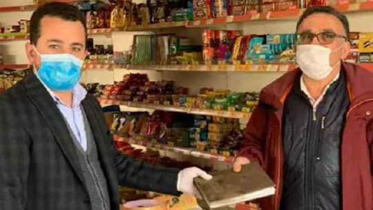 Cami imamı bakkalın veresiye defterini yaktı!