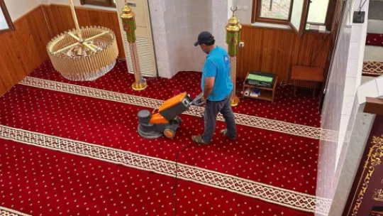 Cami ve ibadethaneler bayrama hazırlanıyor