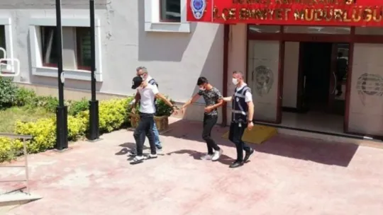 Caminin sadaka kutusundaki paraları çalan şahıslar yakalandı