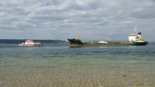 Karaya oturan tanker kurtarıldı