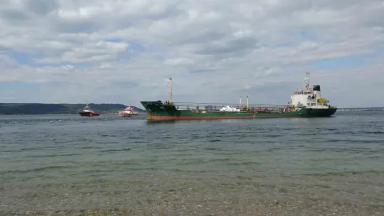 Karaya oturan tanker kurtarıldı