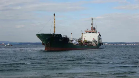 Karaya oturan tanker kurtarıldı