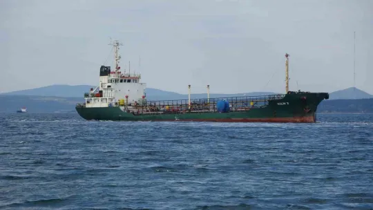 Karaya oturan tanker kurtarıldı