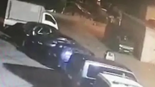 Canları sıkıldığı için otomobil lastiği kesmişler