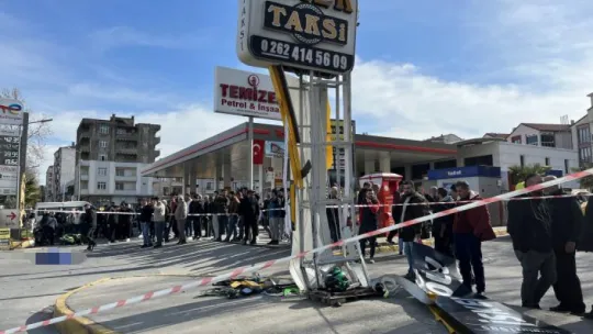 Çarptığı yaya öldü, motosikletli ise ağır yaralandı