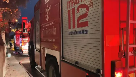 Çatı alev alev yandı
