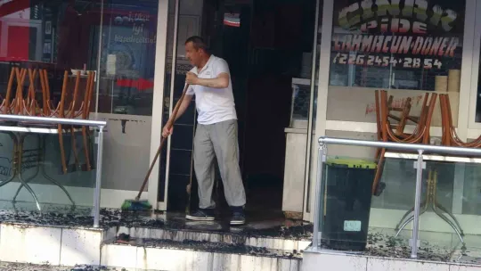 Çatı katını alevler sardı: 2 kişi mahsur kaldı