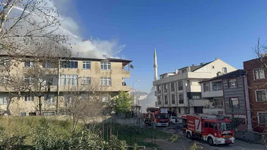 Çatı onarımı sırasında yangın çıktı