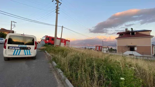Çatı tamiri sırasında çıkan yangın korkuttu