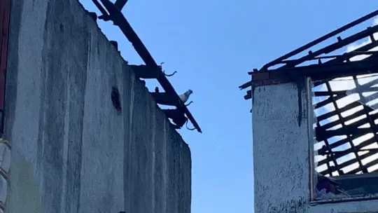 Korkutan yangın! Çatı yangını 7 eve sirayet etti
