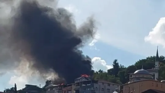 Korkutan yangın! Çatı yangını 7 eve sirayet etti