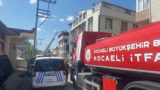 Çatı yangını panik oluşturdu