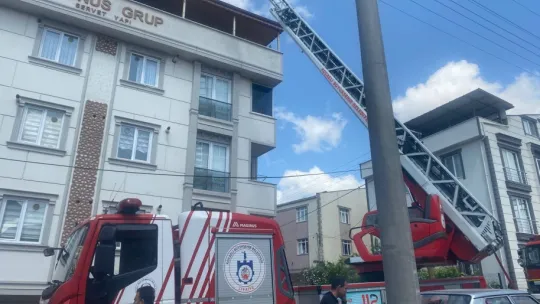 Çatı yangını panik oluşturdu