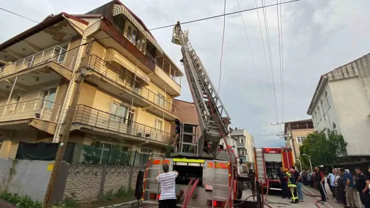 Derince'de mahalleli sokağa döküldü