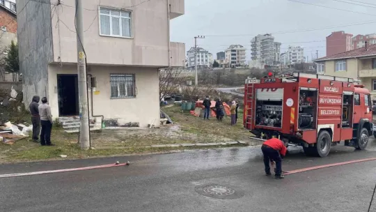 Çatıda çıkan yangın paniğe sebep oldu