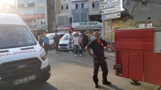 Çatıda patlatılan torpil ve havai fişek yangın çıkardı