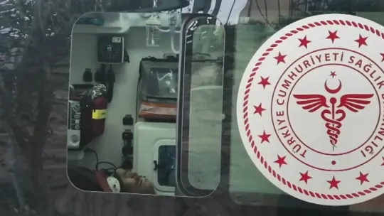 Evinin çatısından aşağıya düştü