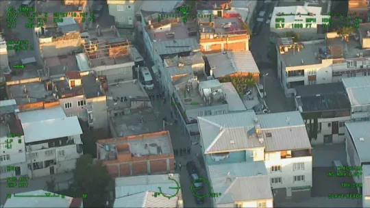 Çatılarda kovaladılar, helikopter destekli dev operasyon