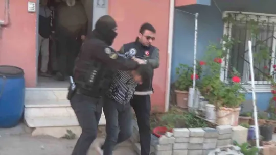 Çatılarda kovaladılar, helikopter destekli dev operasyon