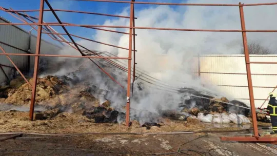 Çatıyı onarmak isterken yangına sebep oldular