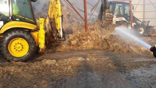 Çatıyı onarmak isterken yangına sebep oldular