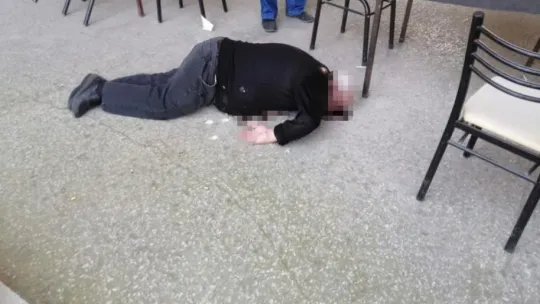 Gölcük'te husumetlisini öldürdü