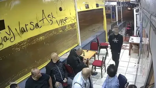 Çay ocağında otururken silahlı saldırıya uğradı