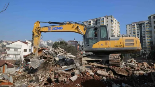 Cedit'te 7 bina daha yıkıldı